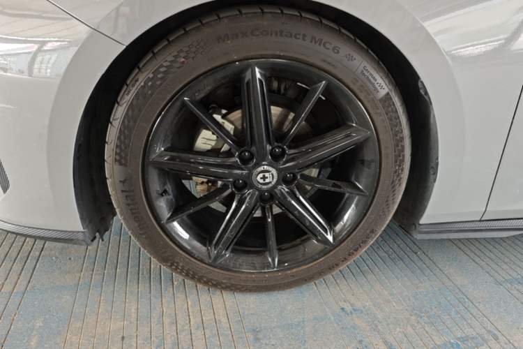 Used CHANGAN UNI-V 2022 1.5T Prestige Version Left Front Wheel Hub