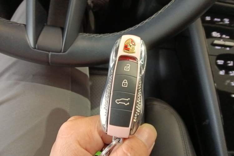 Used Porsche Macan 2024 Macan 2.0T Vehicle Key