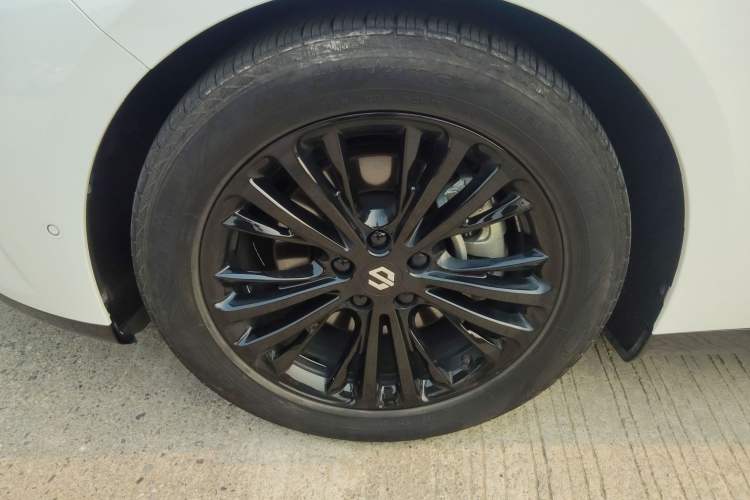 Used Leapmotor C01 2022 Rear-Drive Ultra-Long Range Version Left Front Wheel Hub