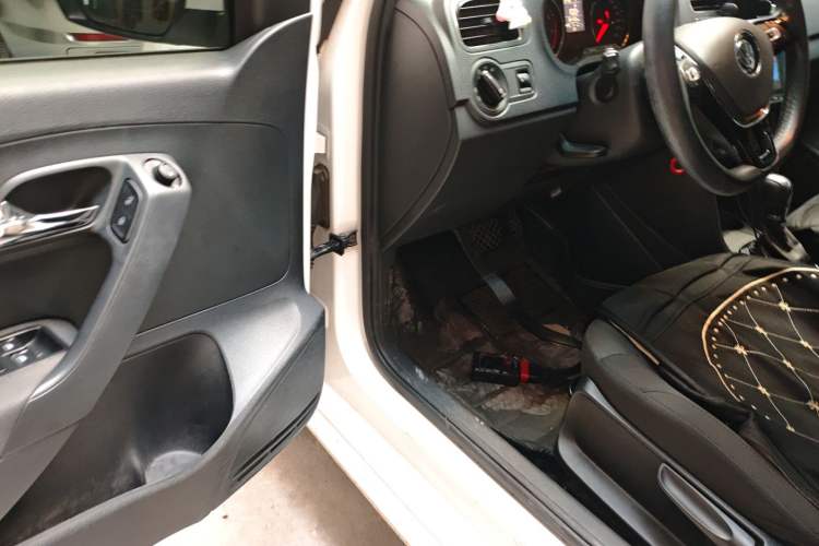 Used Volkswagen Polo 2016 1.6L Automatic Comfort Model
