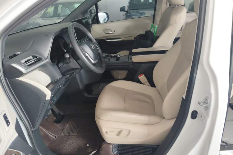 Used Toyota Granvia 2023 2.5L Hybrid Prestige PLUS Edition
