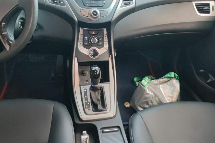 Used Hyundai Elantra (5th Generation / Langdong) 2012 1.6L Automatic Fashion Edition Gear Lever