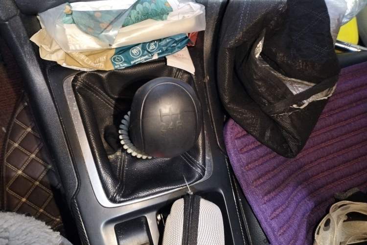 Used Citroen C4L 2015 1.8L Manual Leading Edition Gear Lever