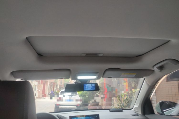 Used Wuling Asta 2022 2.0L DHT Electric-Speed Version
