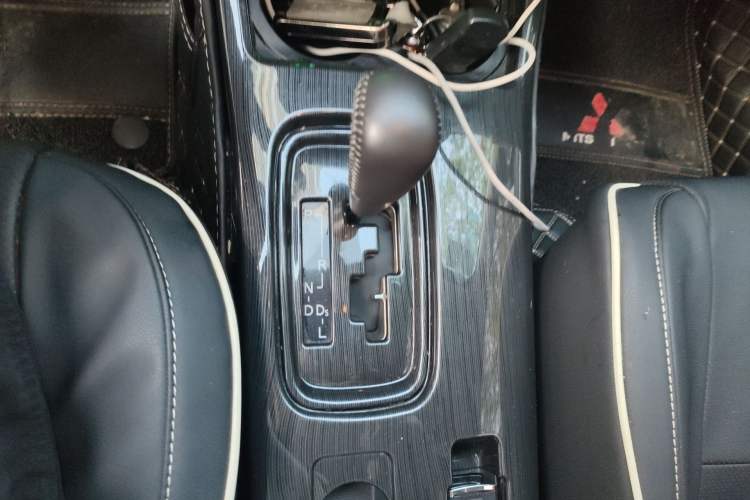 Used Mitsubishi Outlander 2019 2.0L Two-Wheel Drive Comfort Edition 5 Seats China V Standard Gear Lever