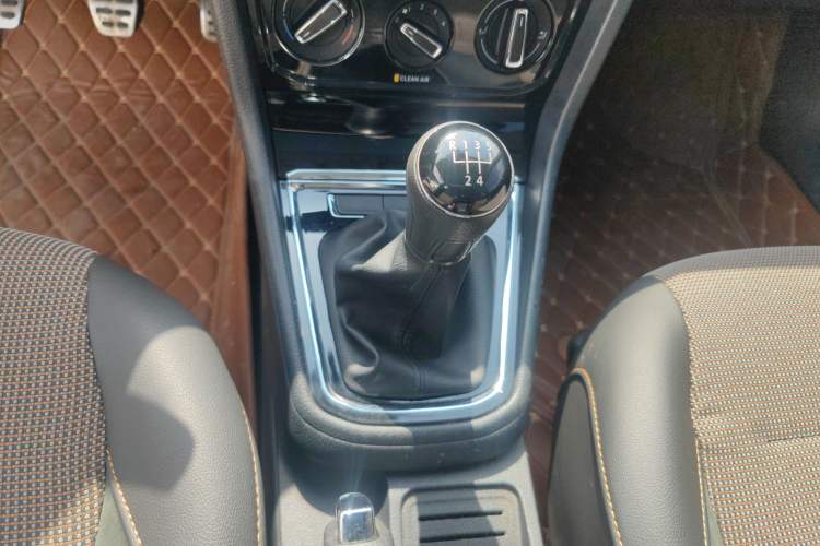 Used Volkswagen C-TREK 2018 1.5L Manual Comfort Model Gear Lever