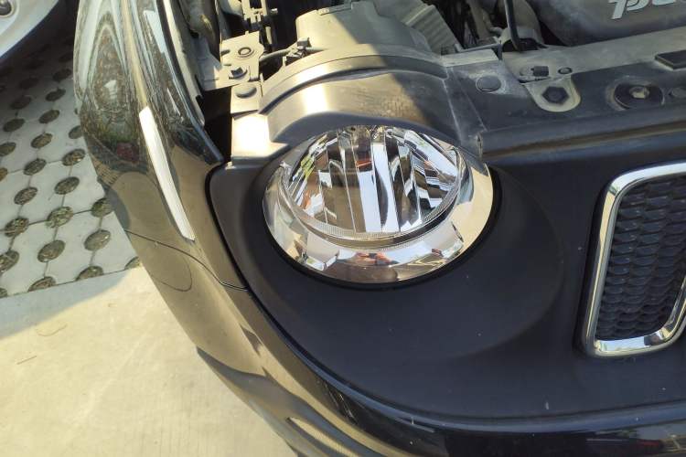 Used Jeep Renegade 2017 180T Automatic Kinetic Edition+ Right Front Headlight