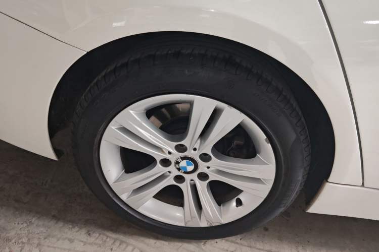 Used BMW 3 Series 2015 320i Active Edition
