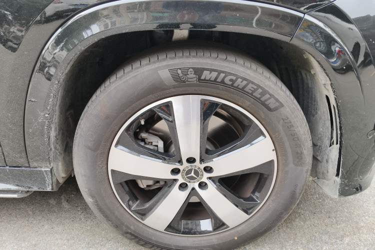 Used Mercedes-Benz GLS 2025 GLS 450 4MATIC Dynamic Edition Right Front Wheel Hub