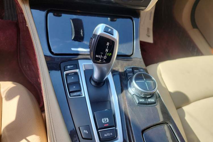 Used BMW 5 Series 2013 525Li Luxury Model
