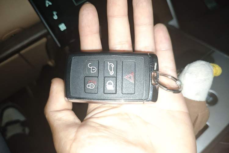 Used Land Rover Range 2024 3.0 L6 360 PS Grand Edition Vehicle Key