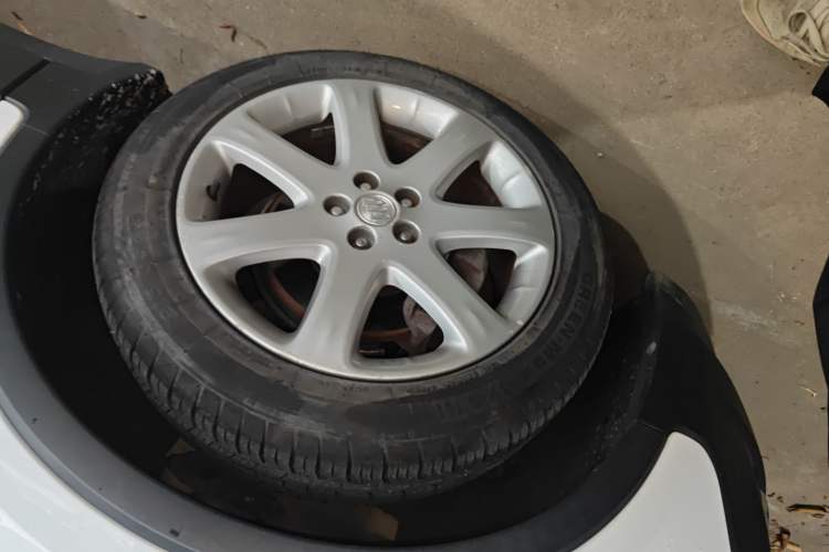 Used Buick Encore 2015 1.4T Automatic Two-Wheel Drive Urban Elite Version
