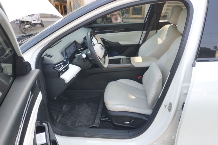 Used Geely Galaxy L6 2023 125km Starship
