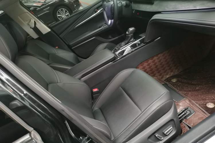 Used Toyota Camry 2024 Dual-Motor 2.0 HGVP Luxury Edition
