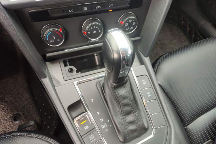 Used Volkswagen Lamando 2017 230TSI DSG Fashion Edition
