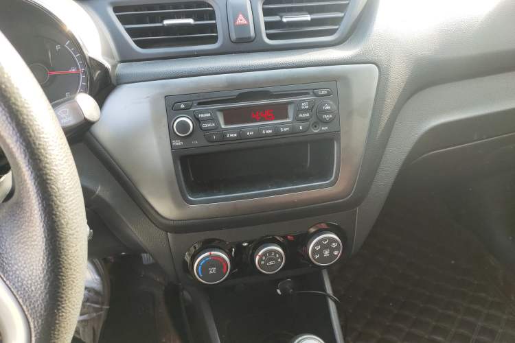 Used Kia K2 2015 Sedan 1.4L Automatic GLS Audio And AC Panel