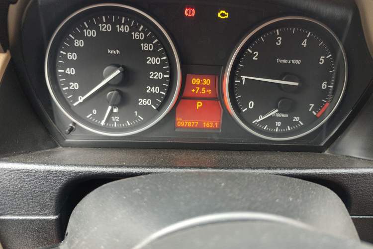 Used BMW X1 2012 sDrive18i Luxury Model Odometer Close Up