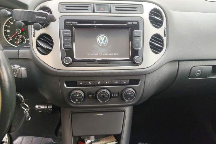 Used Volkswagen Tiguan 2013 1.8TSI Automatic Two-Wheel Drive Luxury Model Audio And AC Panel