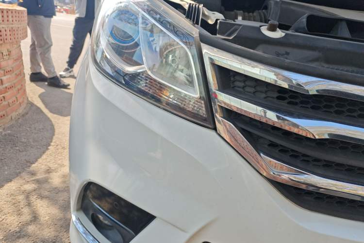 Used SAIC MAXUS G10 2016 2.0T Automatic Fashion Edition Right Front Headlight