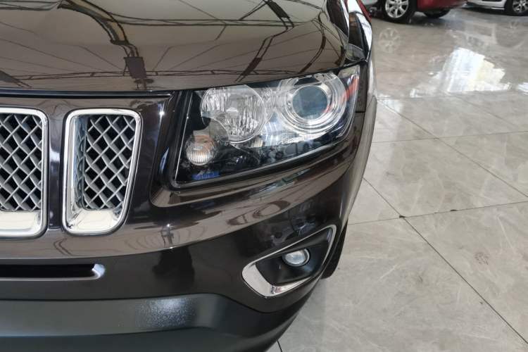 Used Jeep Compass 2014 2.4L four-wheel drive luxury version
