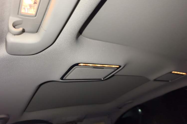 Used Mercedes-Benz C-Class 2016 C 200 L Sport Edition Headliner