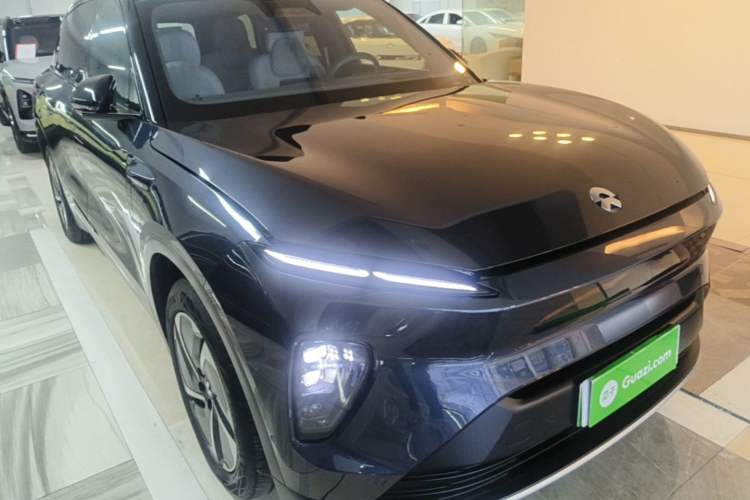 Used Nio ES8 2023 75 kWh Executive Edition Front Right 45 Deg
