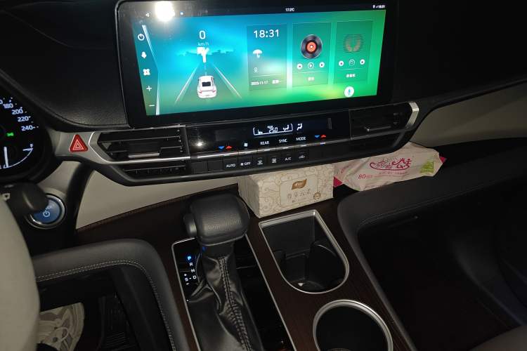 Used Toyota Granvia 2023 2.5L Hybrid Comfort Edition Audio And AC Panel