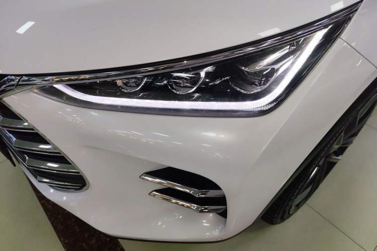 Used BYD Tang New Energy 2018 DM 2.0T All-Wheel Drive Smart Connect Elite 7-Seater China V Emission Standard Left Front Headlight