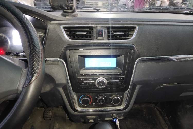 Used Jinbei Hiace X30 2021 1.5L Wealthy Single-Steaming Air-Conditioned Van China VI Standard SWC15M Audio And AC Panel