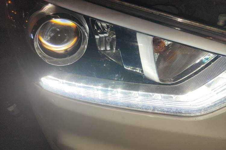 Used Hyundai ix25 2015 1.6L Automatic Two-Wheel-Drive Deluxe DLX Model
