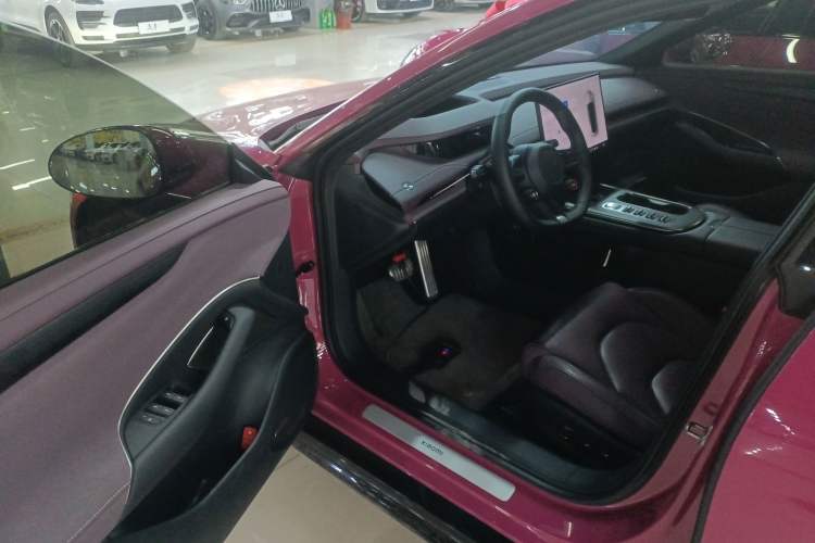 Used Xiaomi Auto SU7 2024 Four-Wheel Drive Ultra-Long Range Advanced Intelligent Driving Max Edition Driver Seat