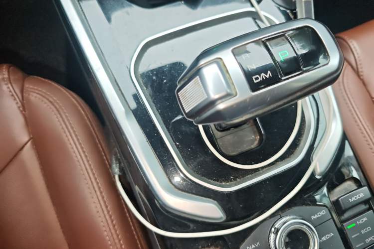 Used Haval H6 2017 Red Label 2.0T Automatic Two-Wheel Drive ZhiShang Model
