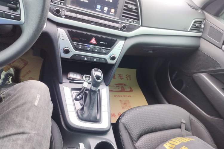 Used Hyundai Elantra (6th Generation / Lingdong) 2016 1.6L Automatic ZhiXuan – Elite Version Gear Lever
