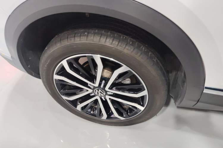 Used Volkswagen T-ROC 2021 280TSI DSG Two-Wheel Drive Comfort Connect Edition Right Rear Wheel Hub