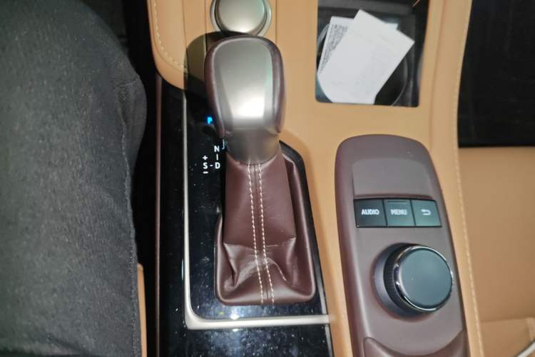 Used Lexus ES 2015 200 Elite Edition Gear Lever