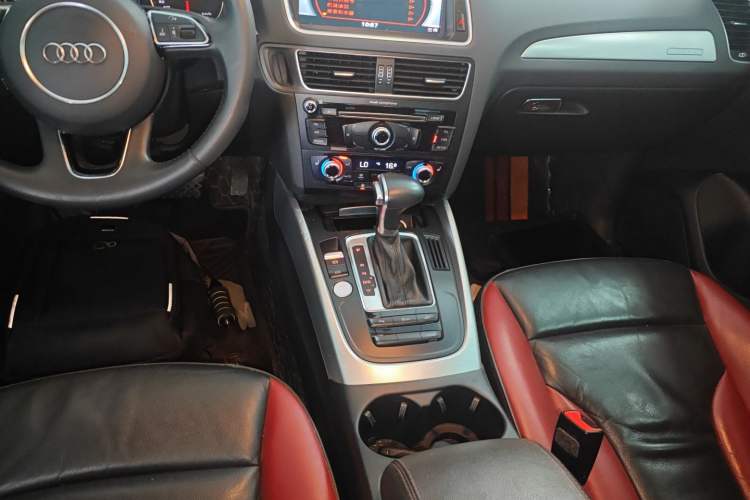 Used Audi Q5 2018 Collector's Edition 40 TFSI Technology Model
