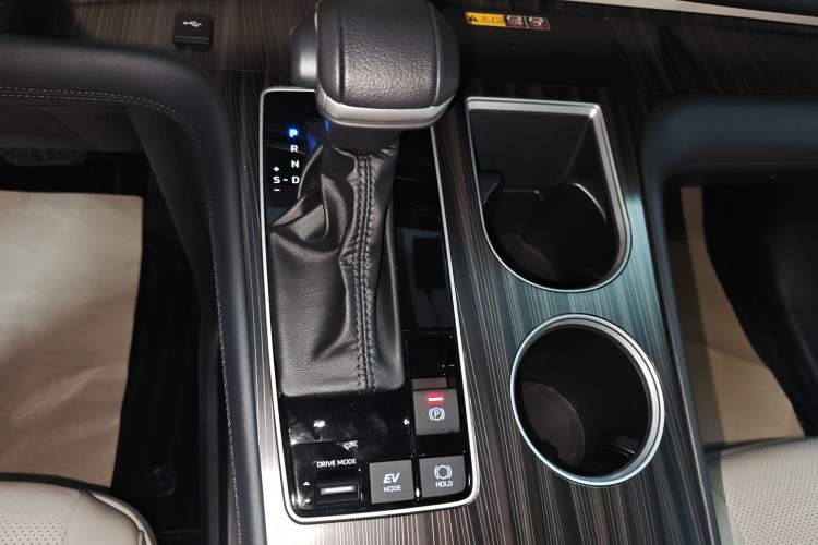 Used Toyota Granvia 2024 2.5L Hybrid Prestige ULTRA Edition Gear Lever