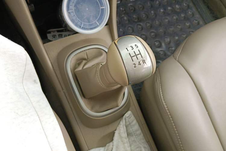 Used Nissan Sylphy 2012 Classic 1.6XE Manual Comfort Edition Gear Lever