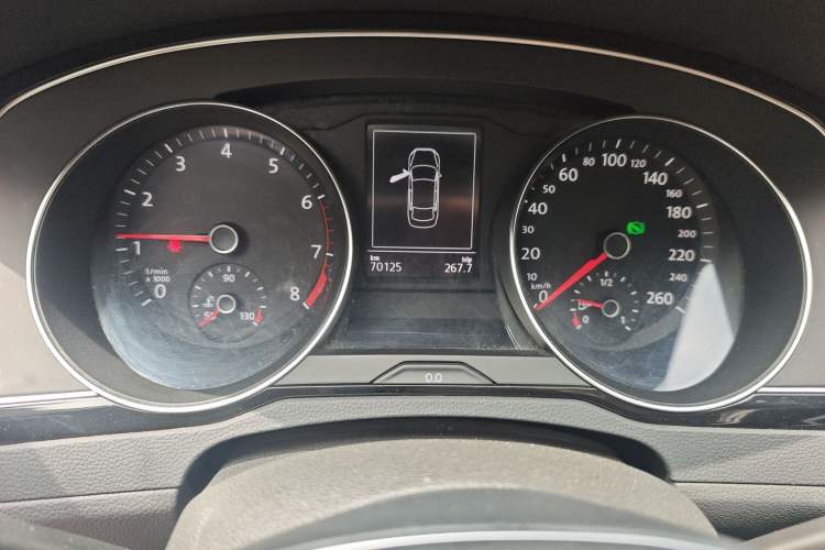 Used Volkswagen Magotan 2019 330TSI DSG Luxury Version China VI Standard Odometer Close Up