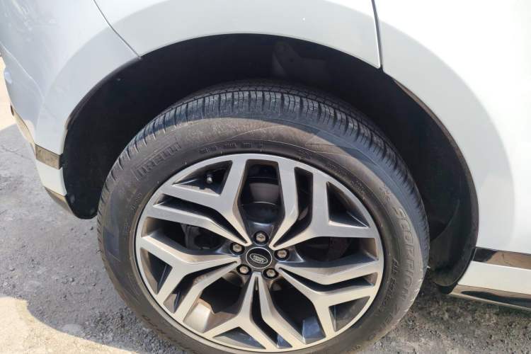 Used Land Rover Range Evoque 2021 Range Rover Velar 249 PS R-Dynamic S Performance Edition Right Rear Wheel Hub