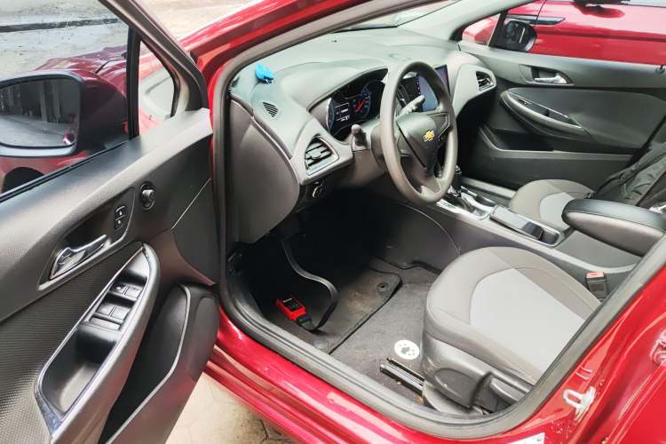 Used Chevrolet Cruze 2017 1.5L Automatic Pioneer Sunroof Edition
