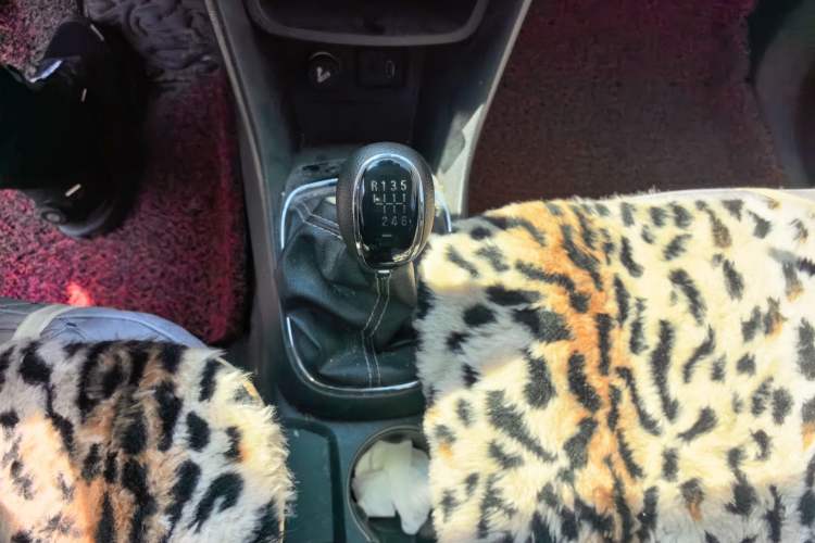 Used Buick Encore 2014 1.4T Manual Two-Wheel Drive Urban Advanced Model Gear Lever