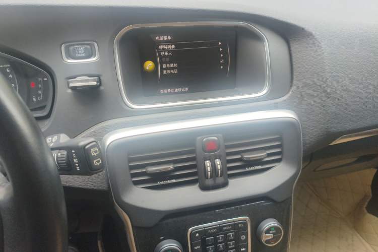 Used Volvo V40 2017 T3 Zhiyi Edition Audio And AC Panel