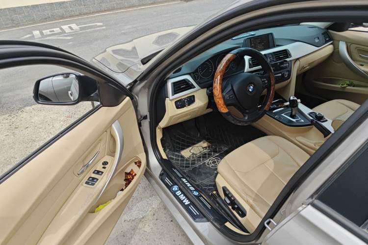 Used BMW 3 Series 2014 320i Active Edition
