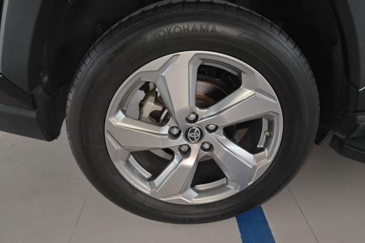 Used Toyota RAV4 2021 2.0L CVT Two-Wheel Drive Fashion PLUS Edition