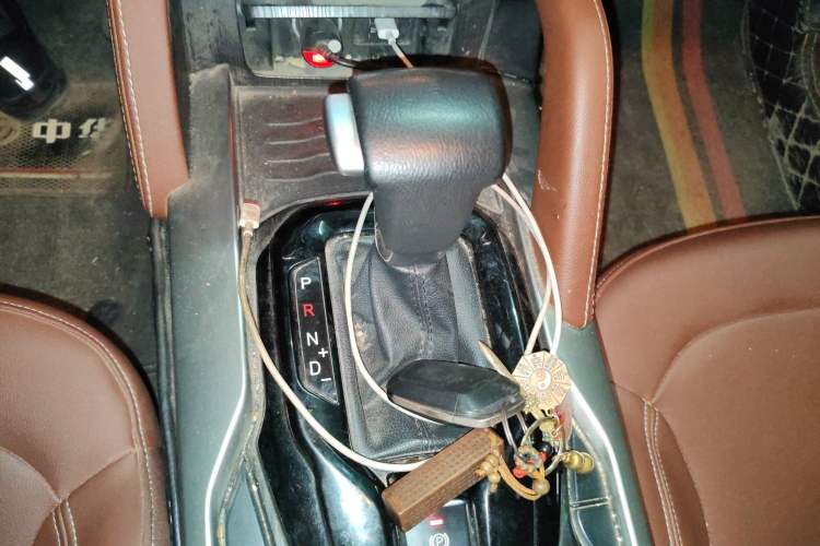 Used Brilliance V6 2018 1.5T Automatic Luxury Model Gear Lever