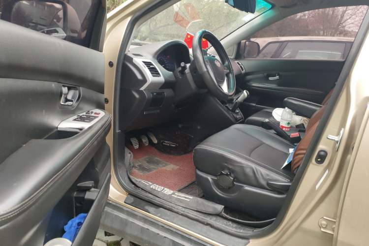 Used BYD S6 2014 2.0L Manual Luxury 5-Seater
