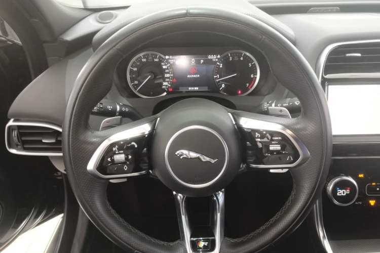 Used Jaguar XEL 2023 2.0T 200 PS R-DYNAMIC Youth Sports Edition Steering Wheel