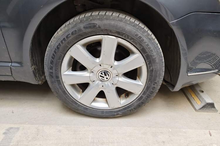 Used Volkswagen Passat 2011 2.0L Manual Luxury Version