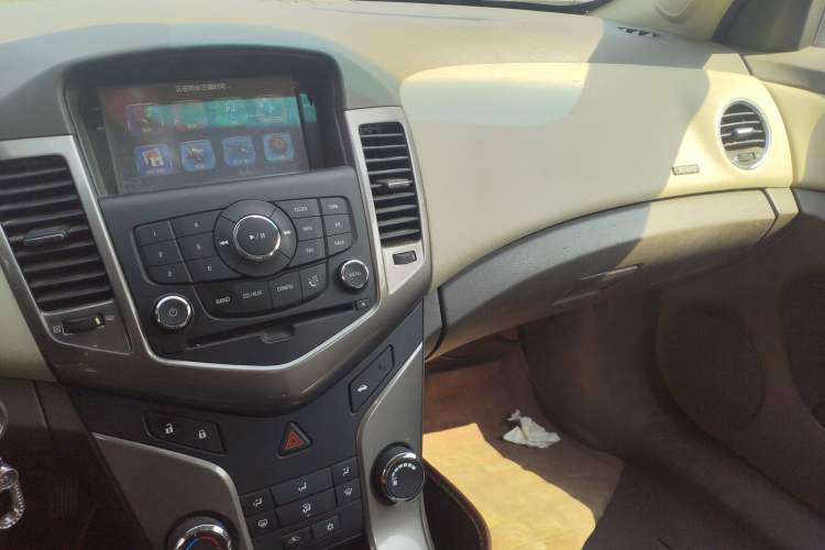 Used Chevrolet Cruze 2015 1.5L Classic SE MT Audio And AC Panel